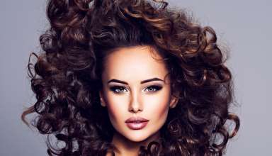 Woman with long bown curly hair