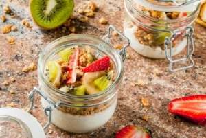 Kiwi and Strawberry Overnight Oats 