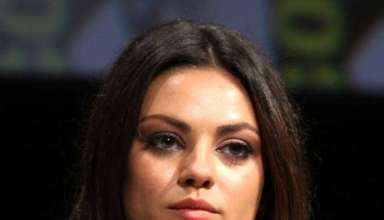 https://upload.wikimedia.org/wikipedia/commons/e/ef/Mila_Kunis_Comic-Con_2012.jpg