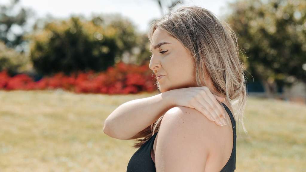 a woman have spin problem she can message on her neck side