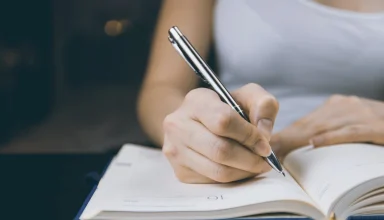 A girl write tiny bio